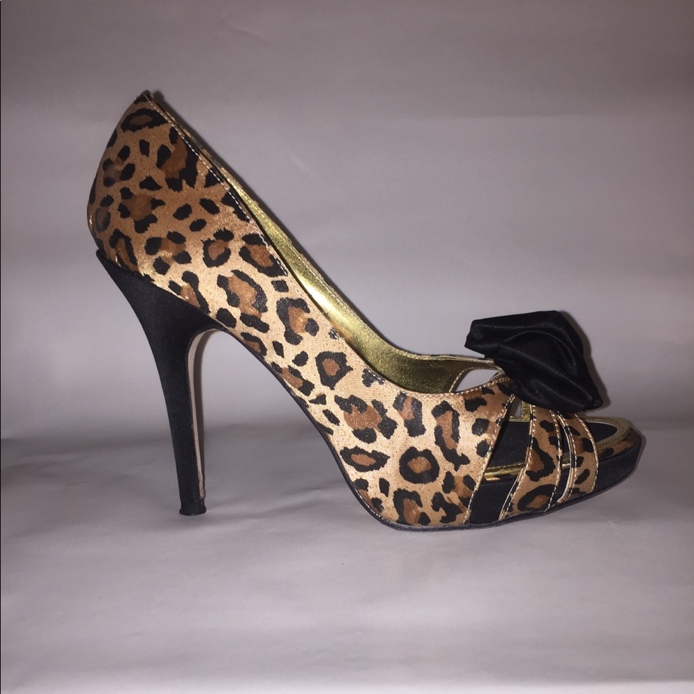 Steven by Steve Madden satin, leopard w/ruffle